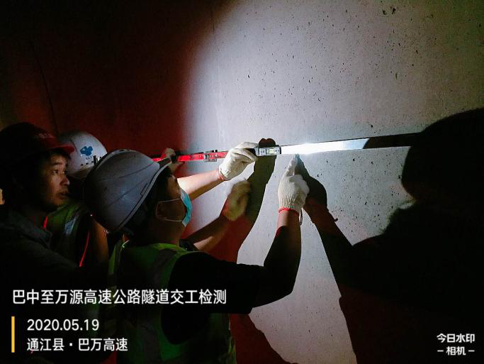日夜兼程推進(jìn)度    熱情服務(wù)樹(shù)形象——巴中至萬(wàn)源高速公路交工驗(yàn)收工程質(zhì)量檢測(cè)工作